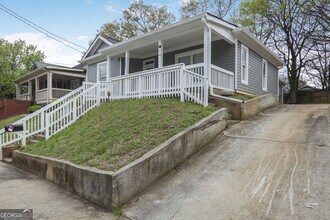 652 Hugh St SW in Atlanta, GA - Building Photo - Building Photo