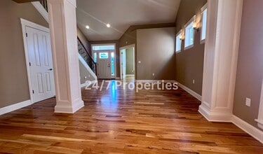 4237 Sussex St in West Linn, OR - Building Photo - Building Photo