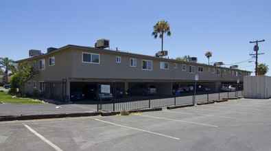 Harvest Creek in Bakersfield, CA - Building Photo - Building Photo