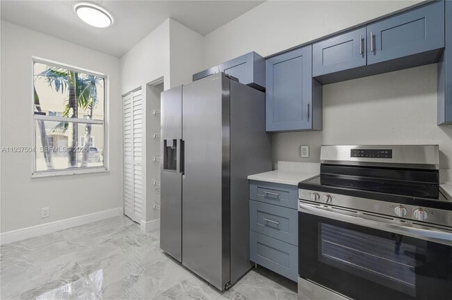 810 NE 212th Terrace in Miami, FL - Building Photo - Building Photo