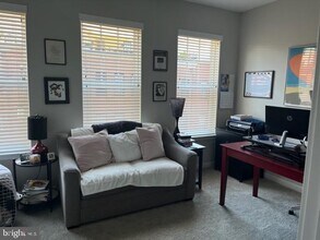 404 Ironsides Square SE in Leesburg, VA - Building Photo - Building Photo