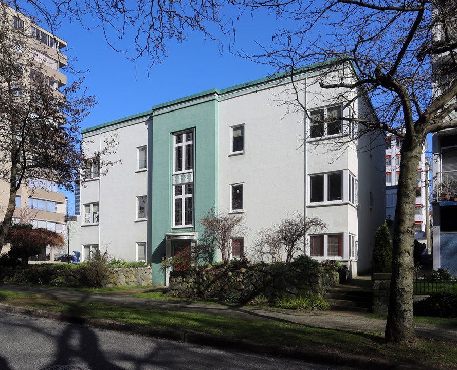 Esher Court in Vancouver, BC - Building Photo