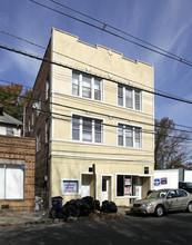 5 Montgomery St in Bloomfield, NJ - Building Photo - Building Photo