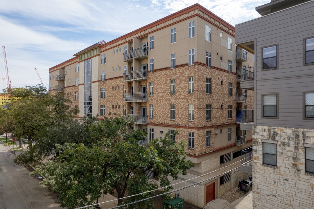 Piazza Navona Condo in Austin, TX - Building Photo