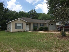 5957 Savannah Dr in Milton, FL - Building Photo