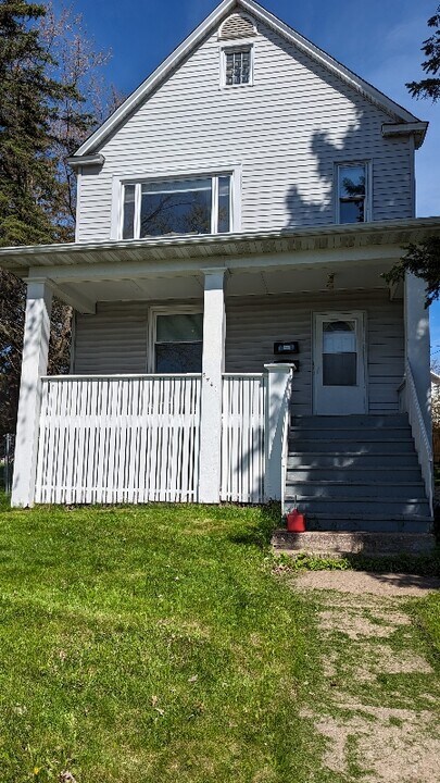 2241 W 11th St in Duluth, MN - Building Photo