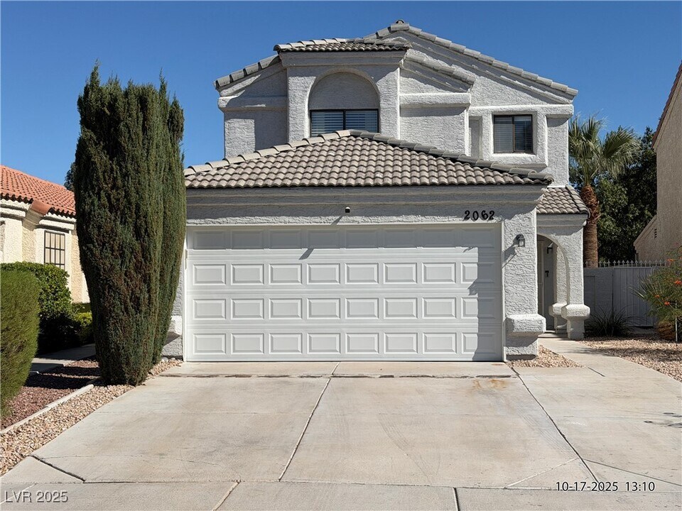 2062 Club Crest Way in Henderson, NV - Building Photo