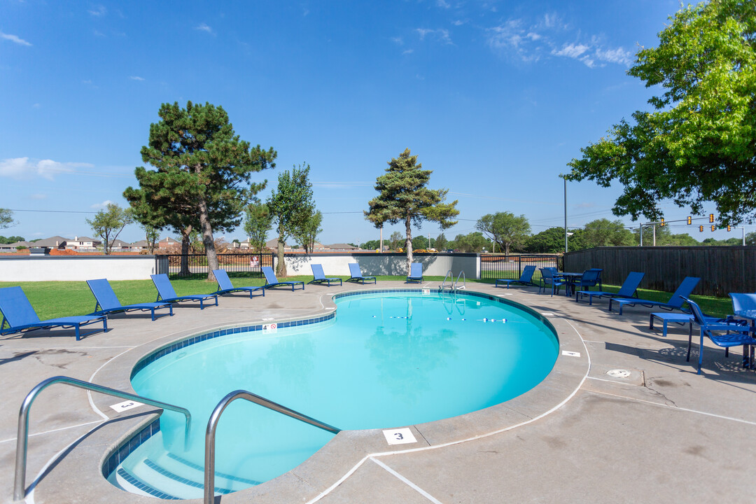 Council Place Apartments in Oklahoma City, OK - Building Photo