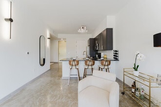 2750 Griffin Rd in Fort Lauderdale, FL - Building Photo - Building Photo