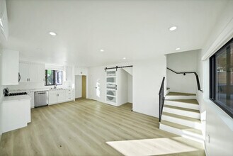 4935 Cloud Ave in Montrose, CA - Building Photo - Building Photo