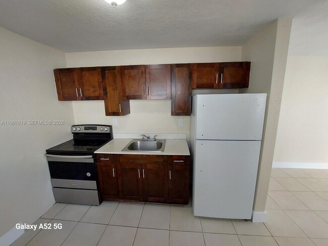 1574 NW 58th St in Miami, FL - Building Photo - Building Photo