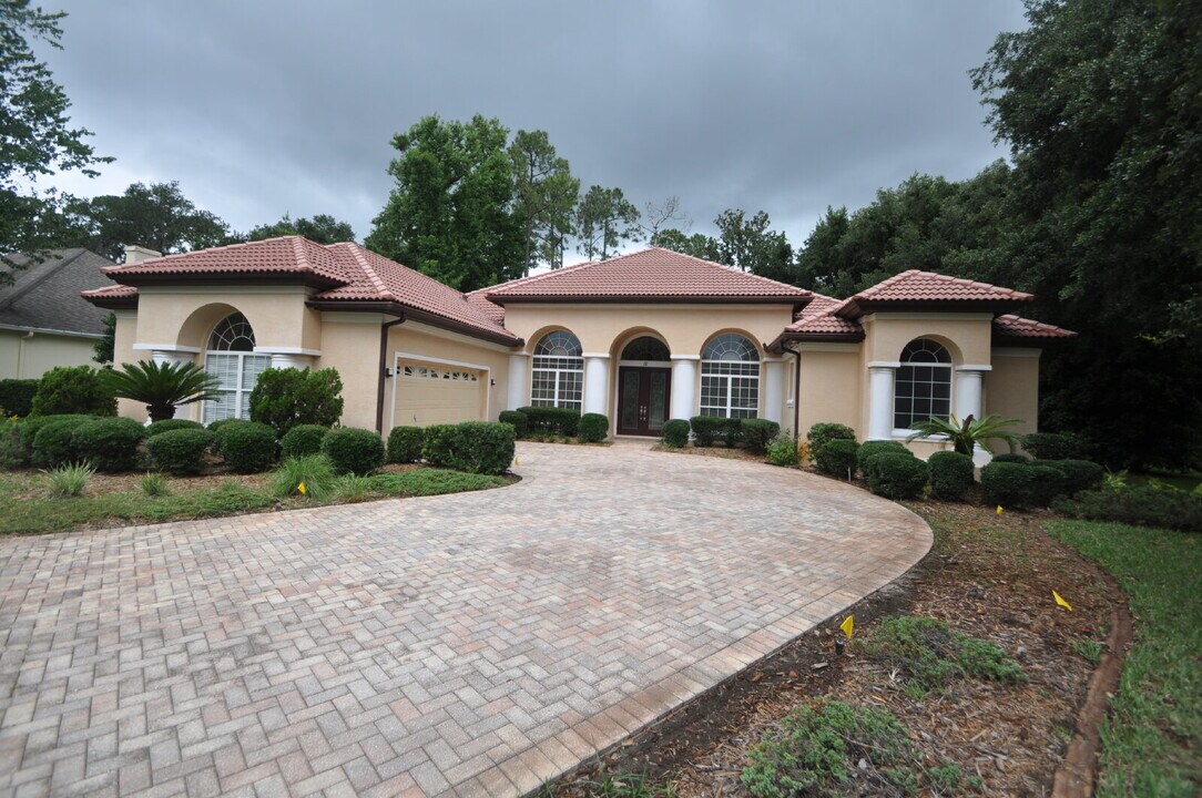 12 Clementina Ct in Palm Coast, FL - Building Photo
