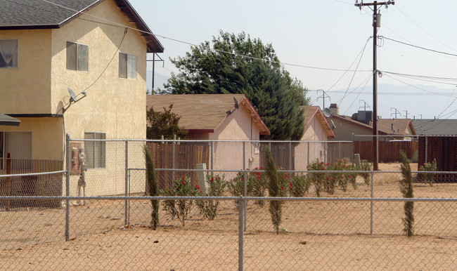 21625 Bear Valley Outer Hwy in Apple Valley, CA - Building Photo - Building Photo