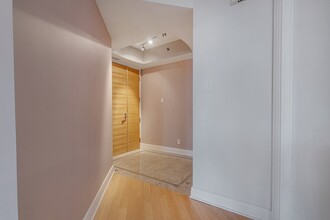 2380 Ave Pierre-Dupuy in Montréal, QC - Building Photo - Building Photo