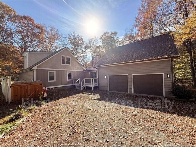 property at 1610 N Stonegate Dr