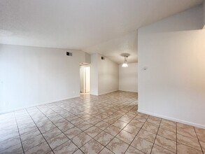 7510 Whisperwillow Dr in Sacramento, CA - Building Photo - Building Photo