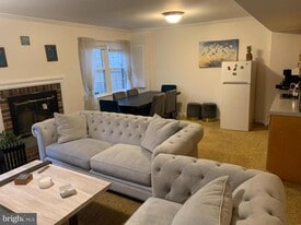 5800 Edson Ln in Rockville, MD - Building Photo