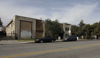 Whitsett Gardens in North Hollywood, CA - Building Photo - Building Photo