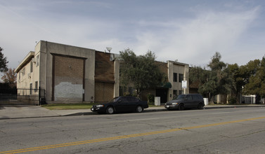 Whitsett Gardens in North Hollywood, CA - Foto de edificio - Building Photo