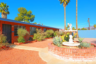 Twin Palms in Tucson, AZ - Building Photo - Building Photo