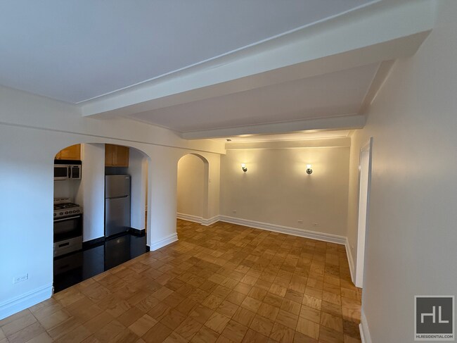 Beautiful 1 Bedroom Apartment In West Vill in New York, NY - Building Photo - Building Photo