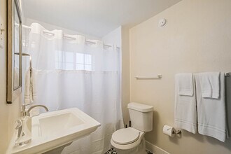 1327 W 21st St in Houston, TX - Foto de edificio - Building Photo