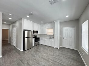 740 N Alamo Rd, Unit 1 in Alamo, TX - Building Photo - Building Photo