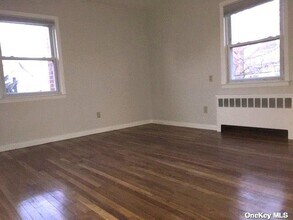 73 Elizabeth St in Floral Park, NY - Building Photo - Building Photo
