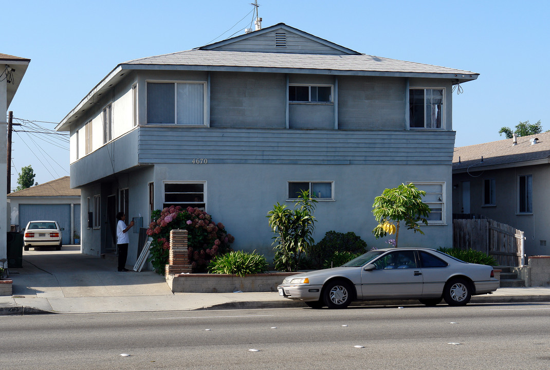 4670 W Inglewood Ave in Hawthorne, CA - Building Photo