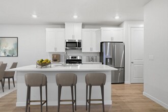 3751 SW 40th St in Gresham, OR - Building Photo - Building Photo