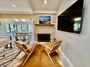 910 W Hallam St, Unit 910 hallam in Aspen, CO - Building Photo - Building Photo