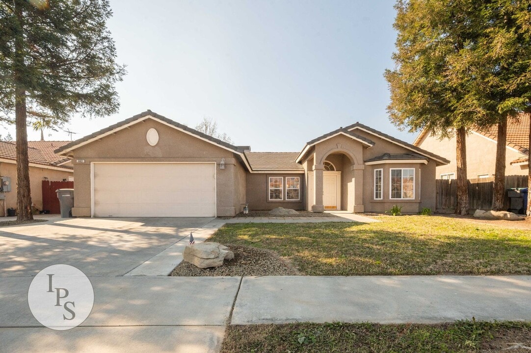 443 S Almond Ave in Kerman, CA - Building Photo