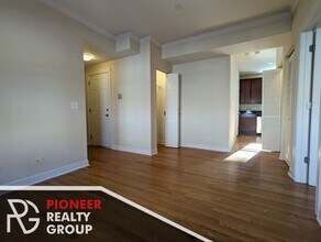 3240 N Clifton Ave, Unit 3246-W3 in Chicago, IL - Building Photo - Building Photo