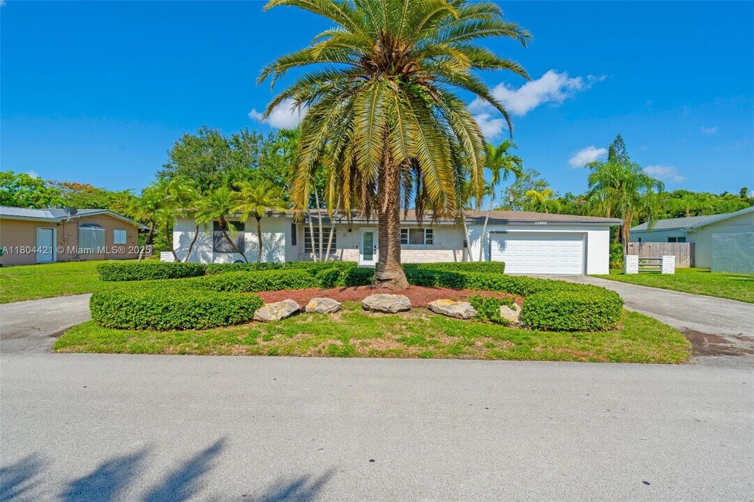 15400 SW 84th Ave in Palmetto Bay, FL - Building Photo