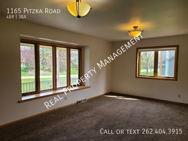 1165 Pitzka Rd in Brookfield, WI - Building Photo - Building Photo