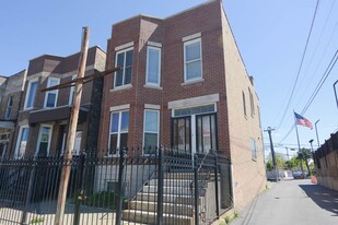 2053 W Fullerton Ave, Unit J06W in Chicago, IL - Building Photo