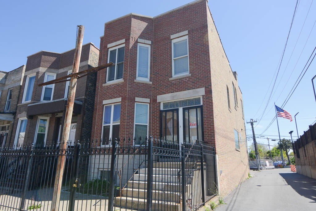 2053 W Fullerton Ave, Unit J06W in Chicago, IL - Building Photo