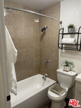 20905 Hart St in Los Angeles, CA - Building Photo - Building Photo