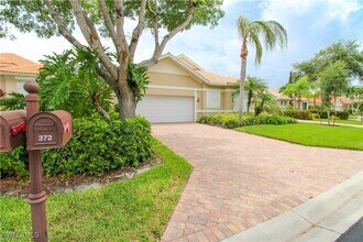 372 Mallory Ct in Naples, FL - Foto de edificio - Building Photo
