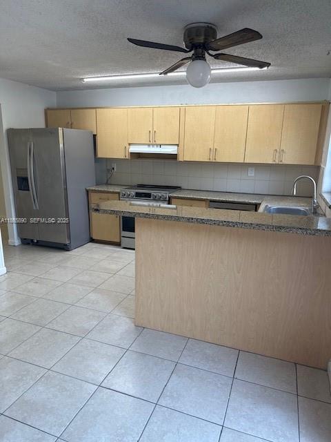 property at 3920 Woodside Dr