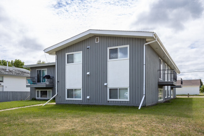 5553 36 St in Red Deer, AB - Building Photo - Building Photo