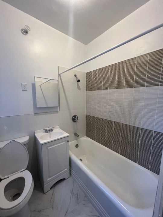 129 N Walnut St in East Orange, NJ - Building Photo