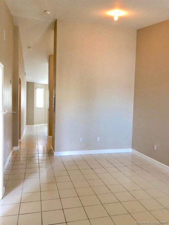 1692 SE 29th Ct-Unit -205 in Homestead, FL - Foto de edificio