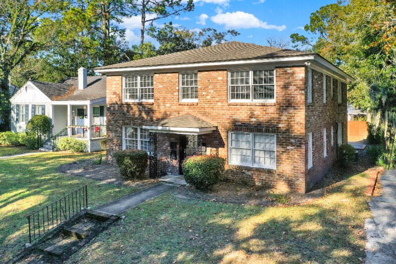 6 W 51st St in Savannah, GA - Building Photo