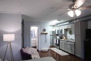 University Lofts, LLC in Tallahassee, FL - Building Photo