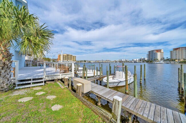 property at 22 Moreno Point Rd