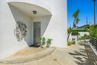 2700 Barnson Pl in San Diego, CA - Building Photo - Building Photo