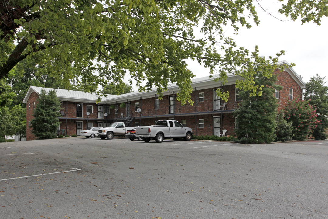 Brown Apartments in Gallatin, TN - Building Photo