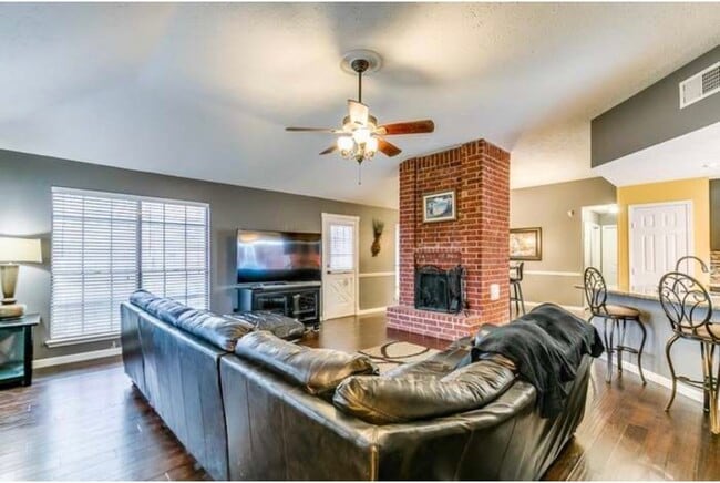 2025 Sandy Knoll Dr in Missouri City, TX - Building Photo - Building Photo