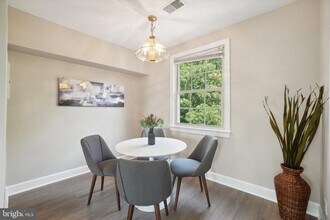 2507 Arlington Blvd-Unit -302 in Arlington, VA - Foto de edificio - Building Photo